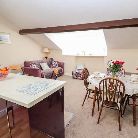 Tram View Apartment Ландъндо Екстериор снимка