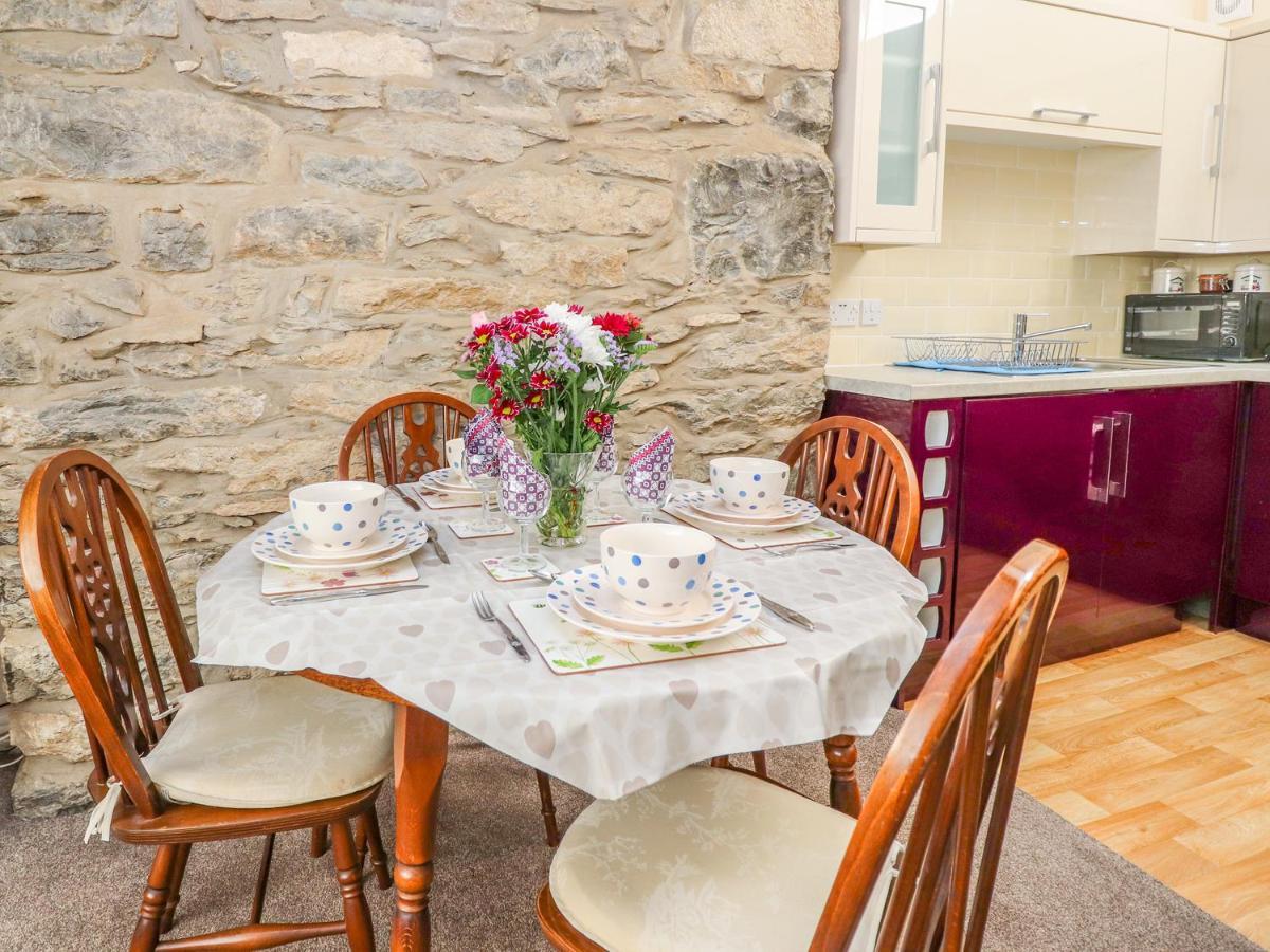 Tram View Apartment Ландъндо Екстериор снимка