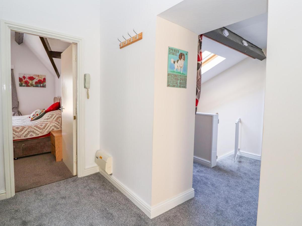 Tram View Apartment Ландъндо Екстериор снимка