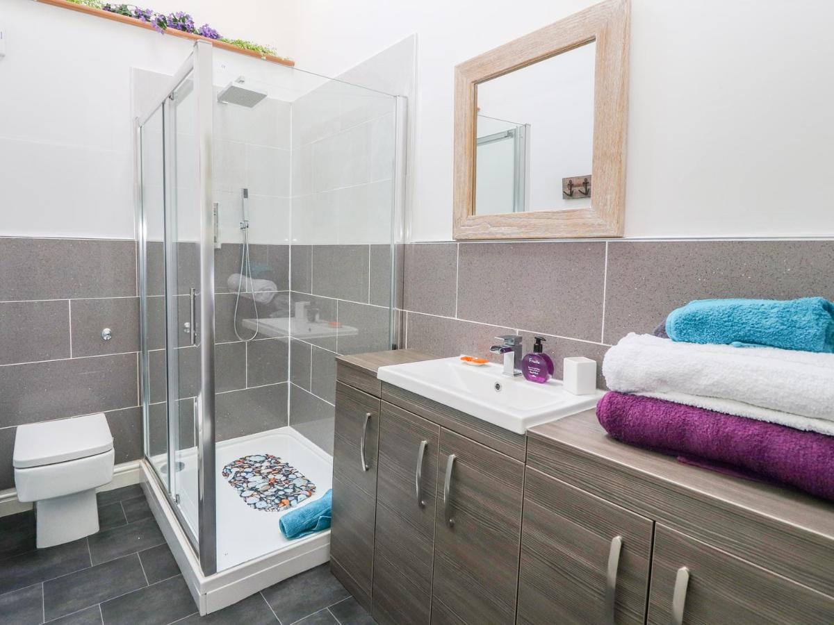 Tram View Apartment Ландъндо Екстериор снимка