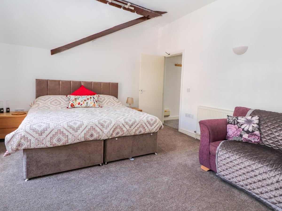 Tram View Apartment Ландъндо Екстериор снимка
